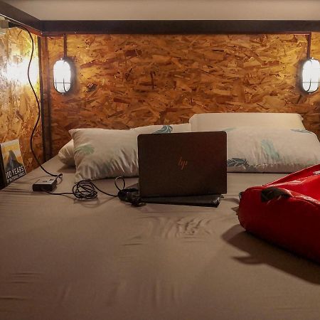 Spinning Cat Hostel (Adults Only) تاغبيلاران سيتي المظهر الخارجي الصورة
